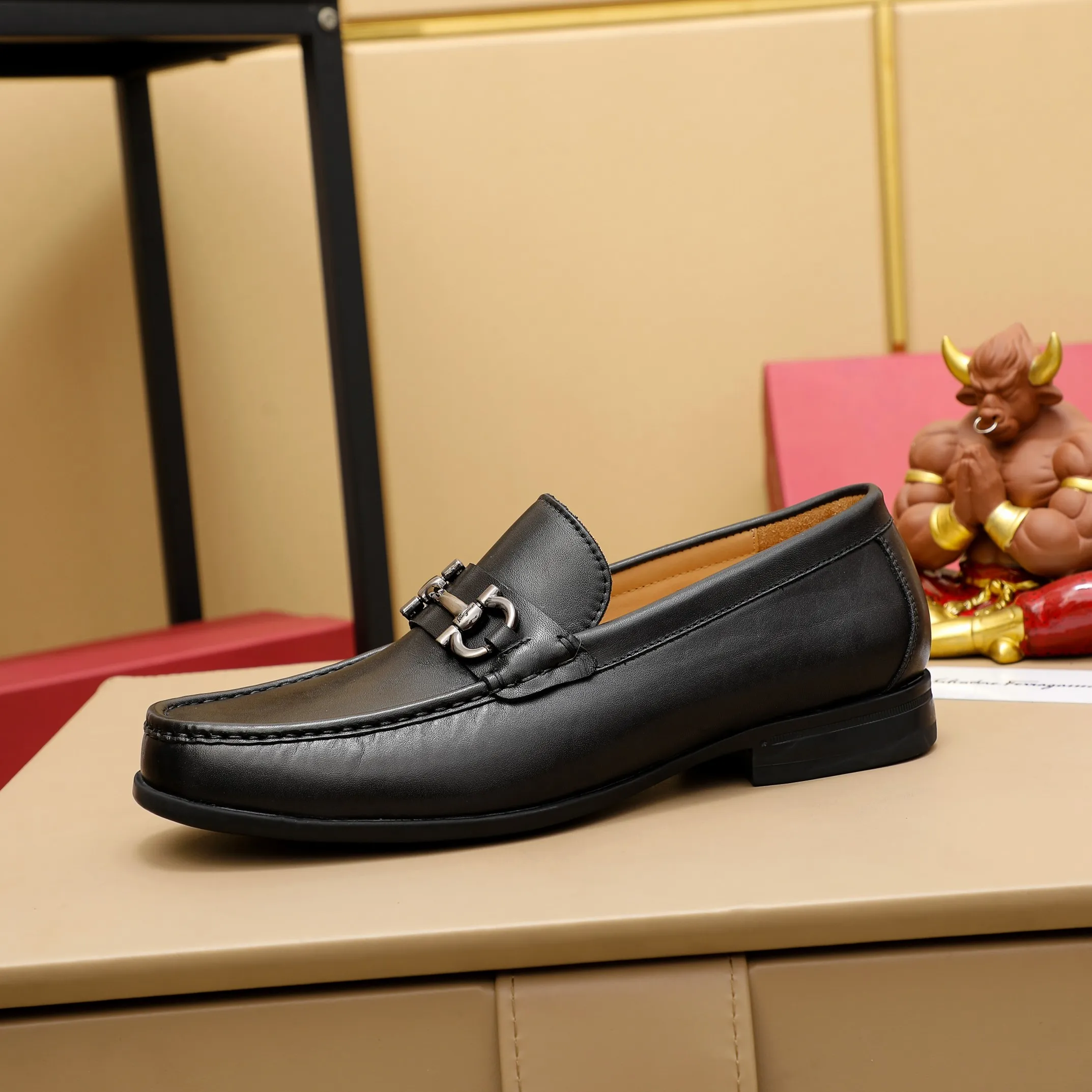 Men's clothing and shoes 💰460 🔥Ferragamo's new men's casual slip-on shoes🇨🇳Official website original 1:1 mold opening, original quality💯Fine workmanship, high-end luxury☘The upper is made of imported Italian first-layer cowhide🌴Luxury🐂leather lining🍓Rubber wear-resistant and non-slip outsole, breathable and comfortable to wear🍍The first choice for high-end men, black, size 38-45